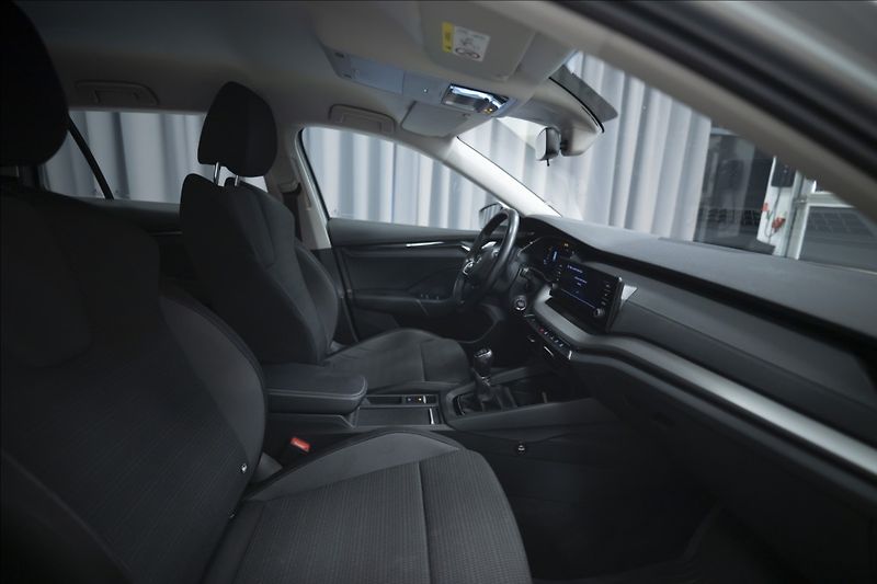 Škoda Octavia 2,0 TDI 1. MAJ ČR VÝHŘEV DPH - fotka 8 z 42