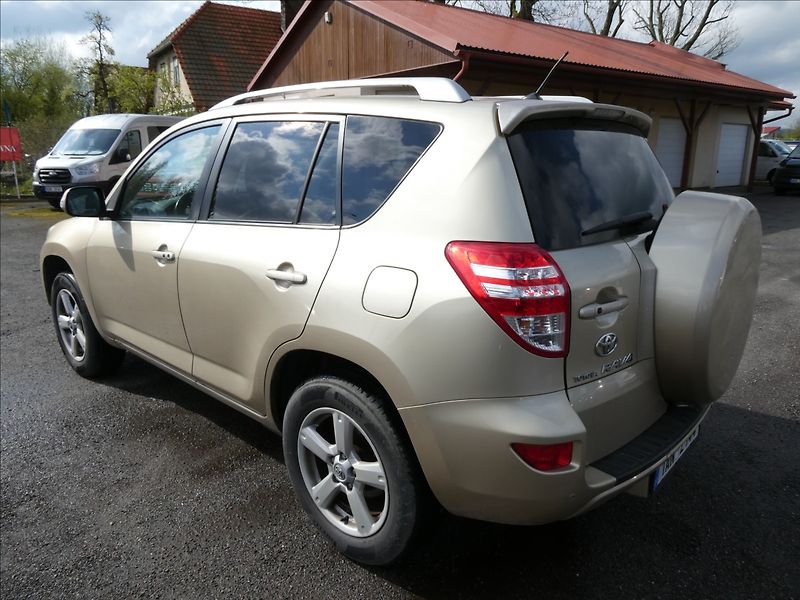 Toyota RAV4 2,2 D-4D 110kW 4x4,ČR,2.majite - fotka 6 z 40