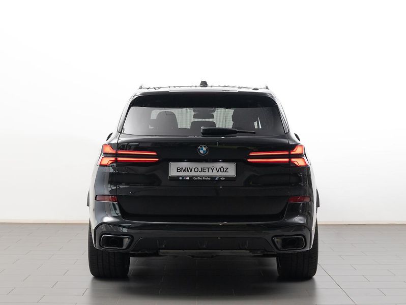 BMW X5 xDrive30d - fotka 4 z 22