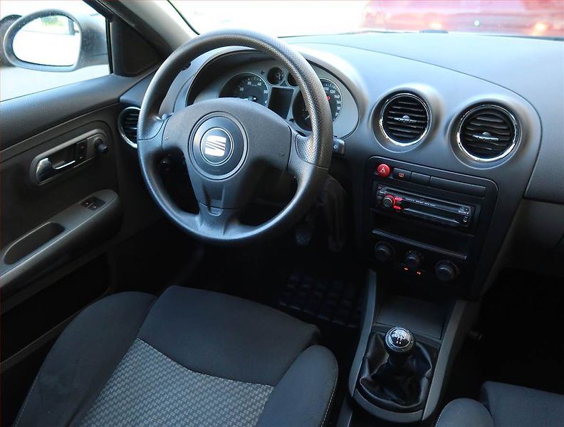 Seat Ibiza (2007) 1.4 16V, po STK, Tažné, Klima - fotka 7 z 15