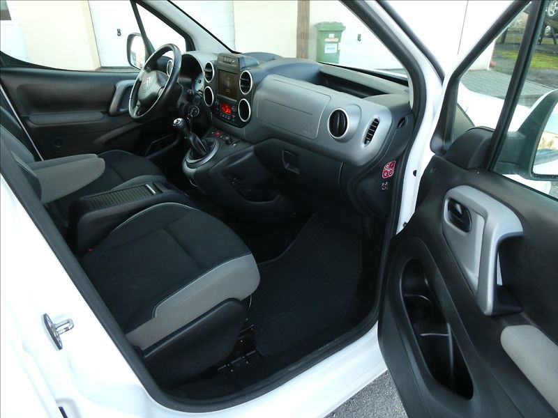 Citroën Berlingo 1,2 PT 81kW Multispace Panoram - fotka 22 z 47
