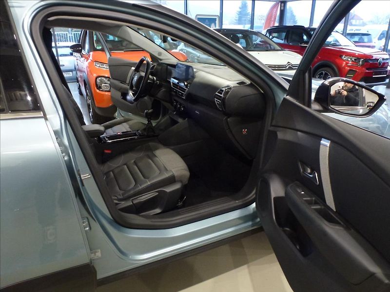 Citroën C4 1,2 Pure Tech 130 Shine MAN6 - fotka 16 z 17