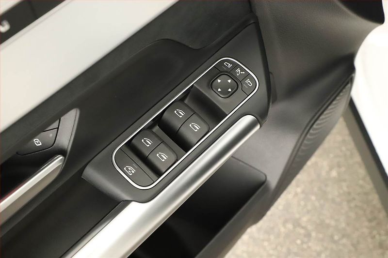 Mercedes-Benz GLA (2026) 200 d 4MATIC, AMG LINE - fotka 12 z 19