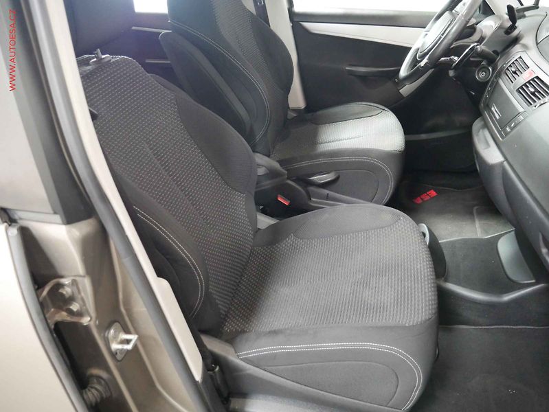 Citroën C4 Picasso (2013) 1.6 HDI Comfort, AT, AC, temp - fotka 12 z 22