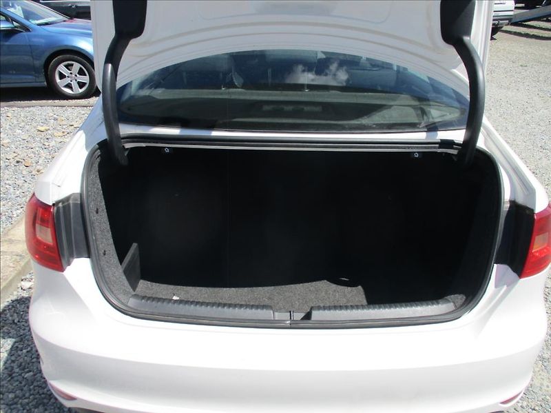Volkswagen Jetta 1,6 TDI,klima,servis,1.maj,CZ, - fotka 9 z 27