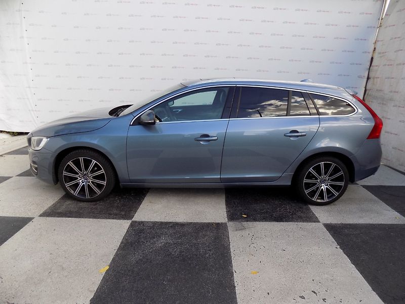Volvo V60 (2016) 2.0-D4/Inscription/LED/DPH/ - fotka 2 z 44