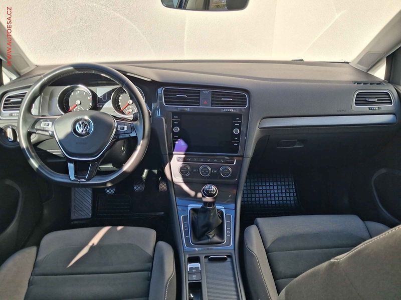 Volkswagen Golf (2019) 1.5TSi, 2.maj,ČR, LED, kamera - fotka 8 z 17