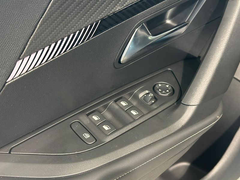 Peugeot 2008 (2026) ALLURE Hybrid 145 e-DCS6 - fotka 11 z 20