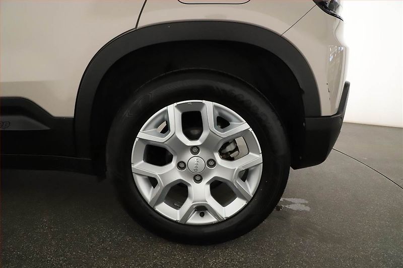 Jeep Avenger (2024) Altitude 1.2 Turbo - fotka 17 z 17