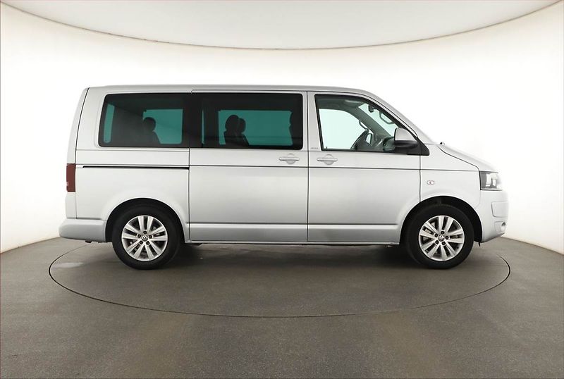 Volkswagen Multivan (2013) Highline 2.0 TDI - fotka 6 z 22