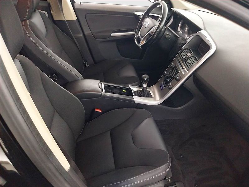 Volvo XC60 (2011) Momentum D4, Xenony, Tempomat - fotka 9 z 17