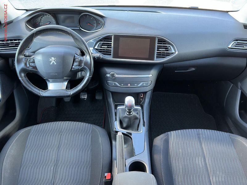 Peugeot 308 (2017) 1.6 D, ČR, AC, temp - fotka 8 z 21