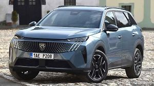 Peugeot 5008 v nové generaci narostl.