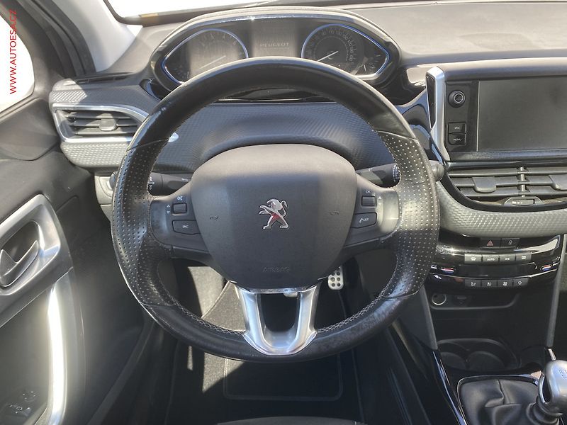 Peugeot 2008 (2017) 1.2PT, Crossway, navi, panor - fotka 11 z 17