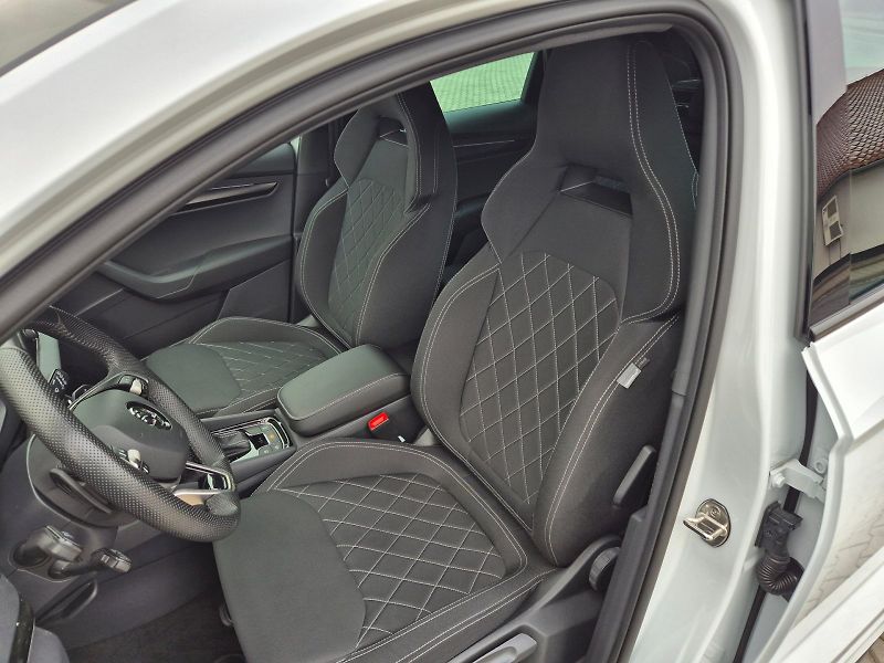 Škoda Karoq (2024) Sportline 1.5 TSI 110 kW 7°DSG - fotka 14 z 35