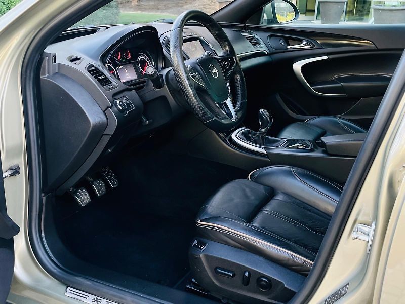 Opel Insignia 2.0CDTi 4x4 MANUÁL KAMERA VÝHŘ - fotka 28 z 49