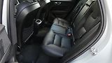 Volvo XC60 B4 mHEV AWD Plus Dark - náhled 18