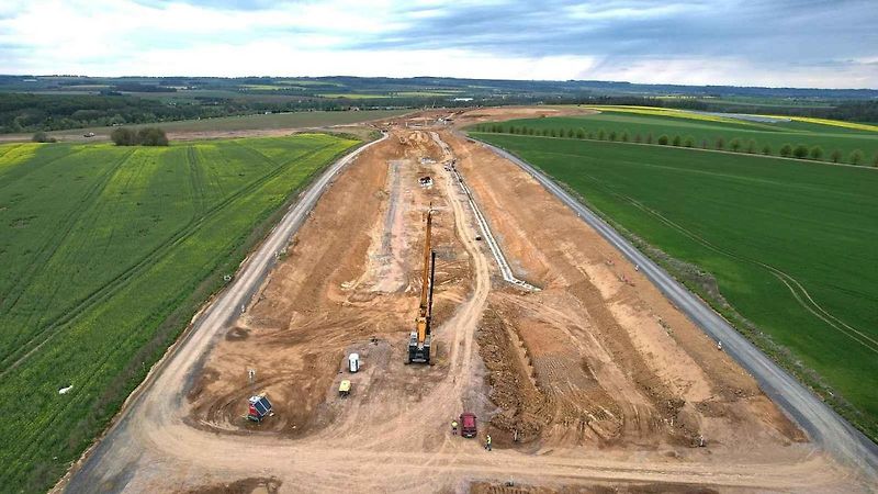 Snímky z výstavby dálnice D35 Džbánov - Litomyšl, duben 2025