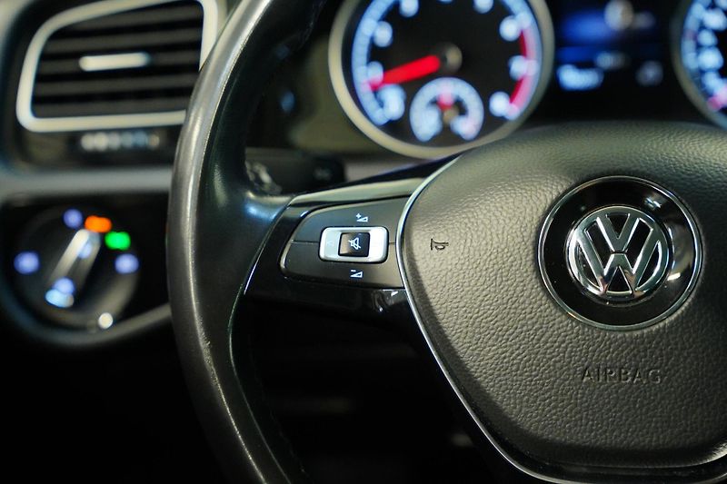 Volkswagen Golf - fotka 17 z 28