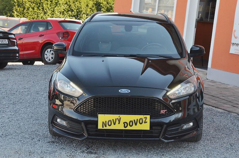 Ford Focus (2015) ST 2.0 184kW RECARO - fotka 2 z 39