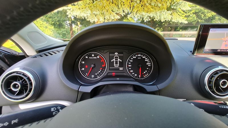 Audi A3 (2013) Sportback 1.4 TFSI 90 kW 2013 - fotka 16 z 29