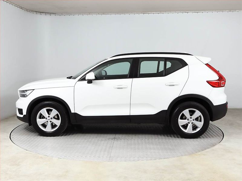 Volvo XC40 (2022) T2 - fotka 3 z 15