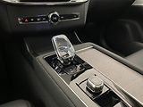 Volvo XC90 (2026) B5 AWD AUT DARK PLUS 7míst - náhled 35