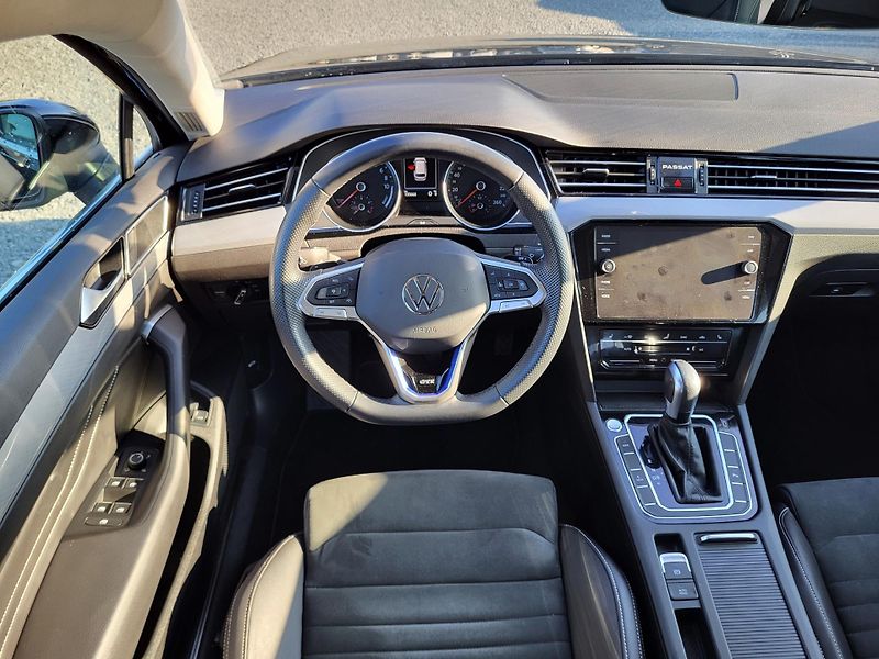 Volkswagen Passat 1.4 TSI PHEV GTE HYBRID - fotka 9 z 48