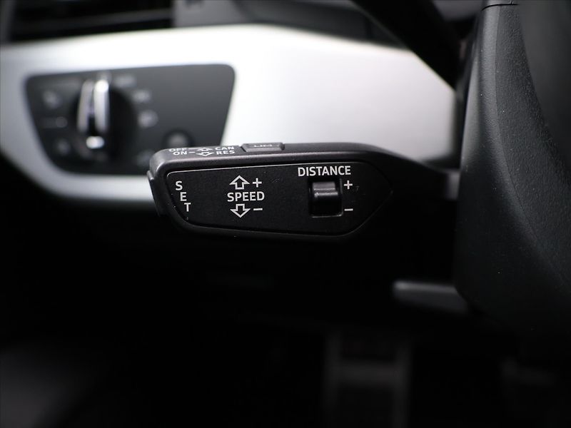 Audi A4 3,0 TDI quattro S-line S-Troni - fotka 18 z 33