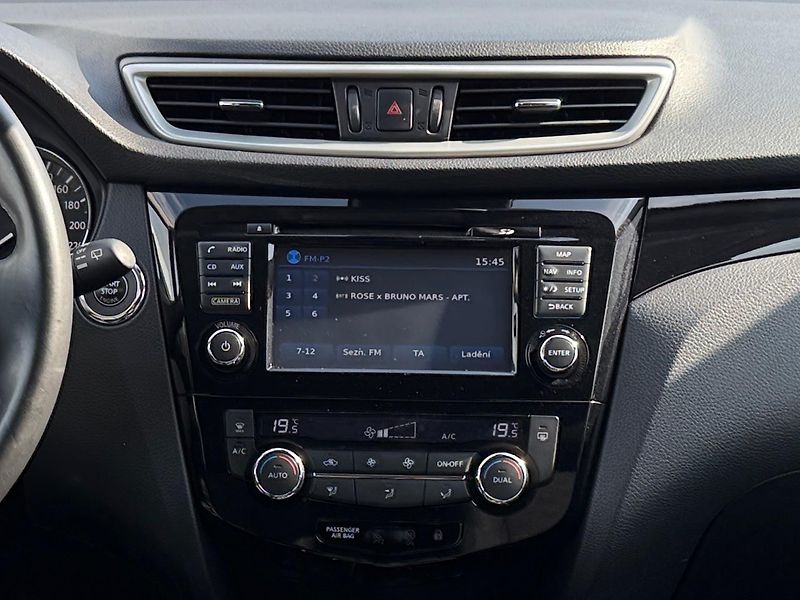 Nissan Qashqai (2015) 1,6 DiG-T 120 kW N-Connecta - fotka 18 z 25