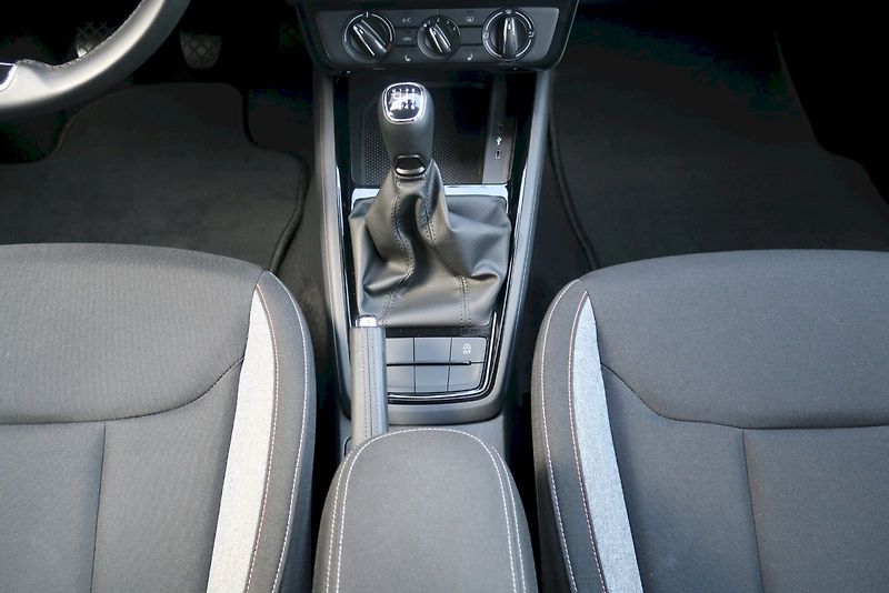 Škoda Scala (2025) Selection 1.0 TSI 85 kW - fotka 25 z 28