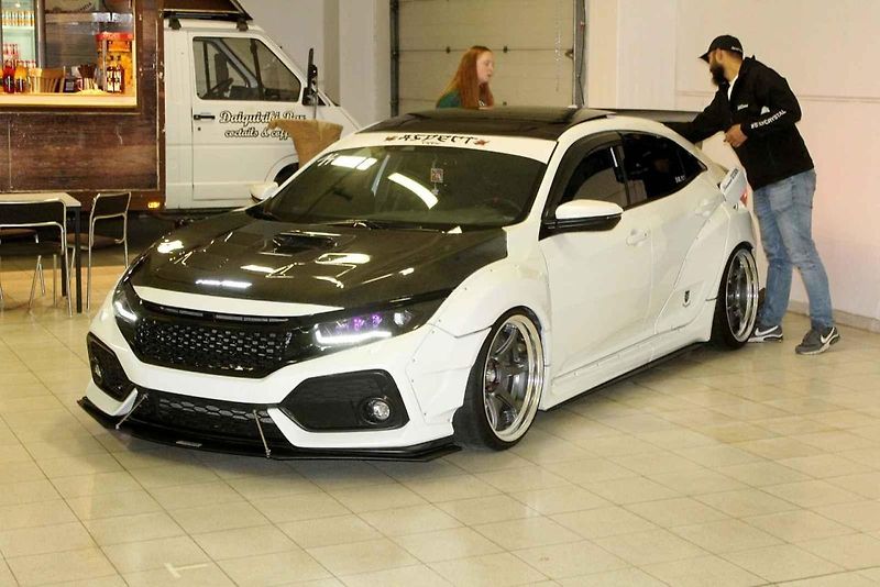 Autosalon Kola 2023 v Lysé v pátek 3. listopadu.