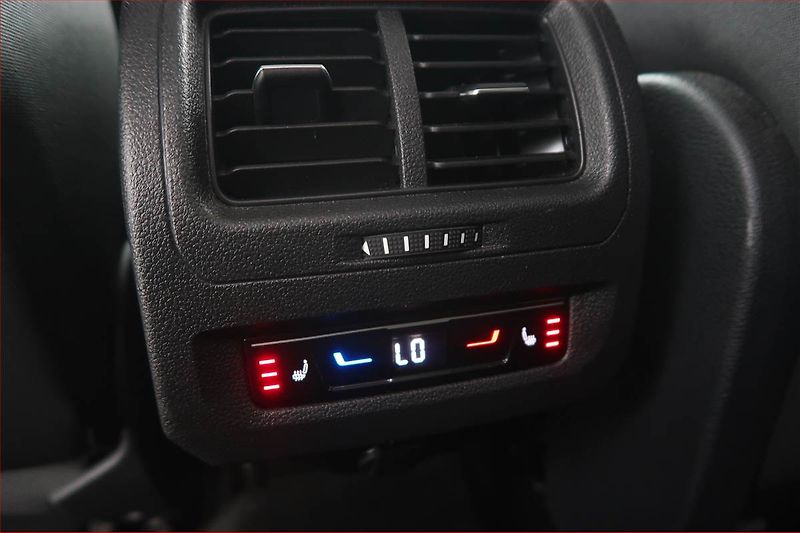 Volkswagen Touran (2023) 2.0 TDI - fotka 18 z 18