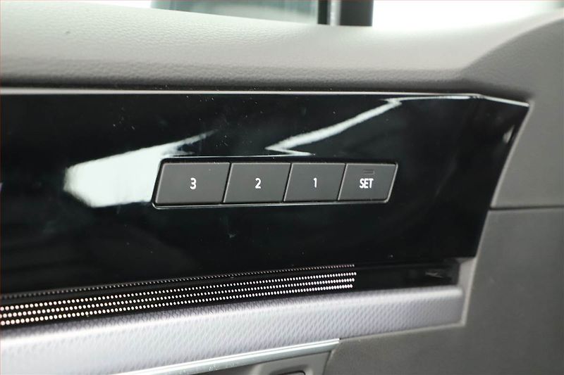 Volkswagen Touareg (2020) 3.0 TDI, 4x4, Vzduch, ACC - fotka 29 z 34