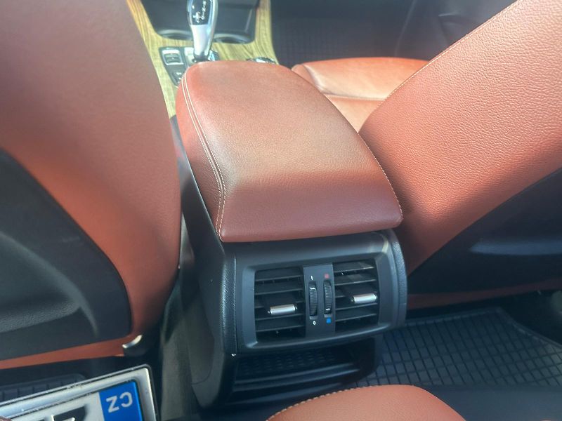 BMW X3 (2010) 135KW, XDRIVE 20D - fotka 11 z 28
