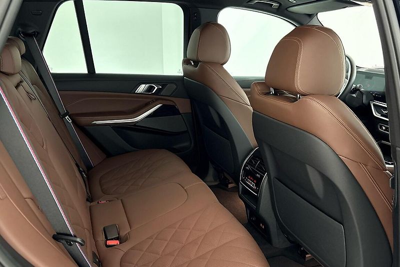 BMW X5 xDrive30d - fotka 14 z 28