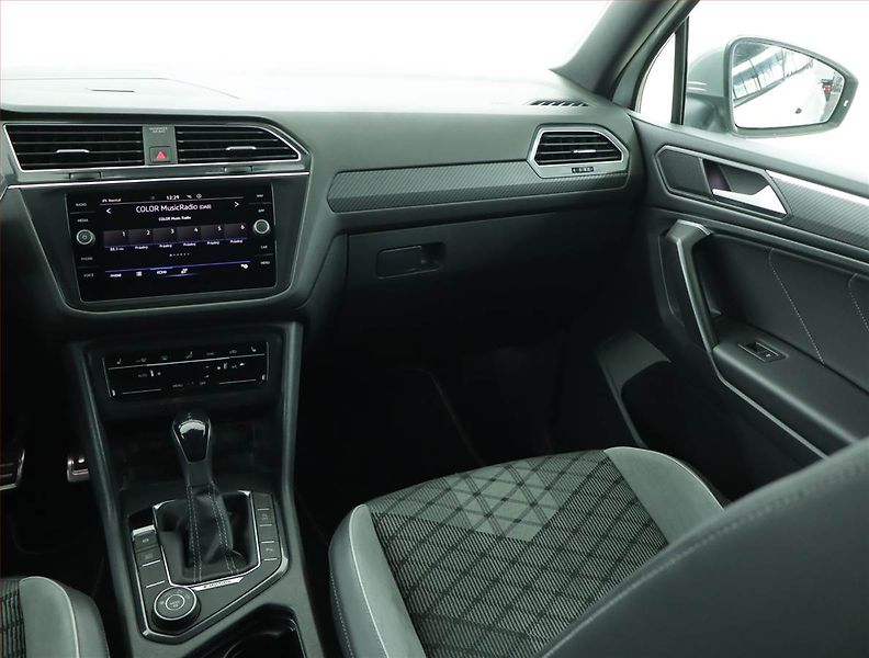 Volkswagen Tiguan Allspace (2022) R-Line 2.0 TDI - fotka 8 z 16