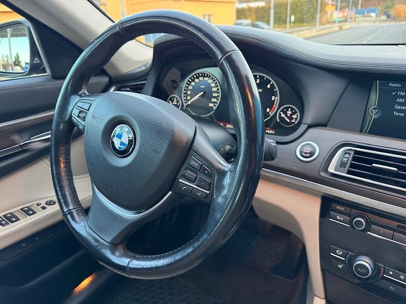 BMW Řada 7 (2012) 740 D XDRIVE 225kW - fotka 7 z 40
