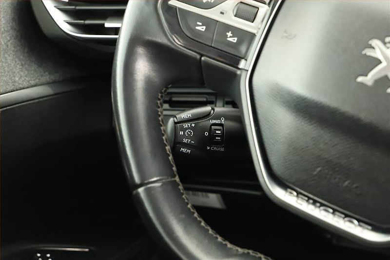 Peugeot 5008 (2017) Premium 1.6 BlueHDi, Automat - fotka 19 z 20