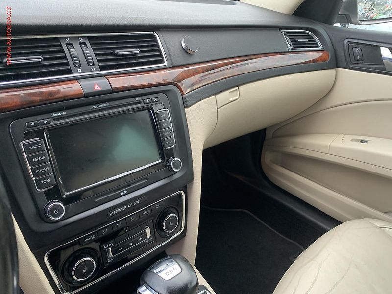 Škoda Superb (2010) 2.0 TDi, DSG, navi, xenon - fotka 16 z 23