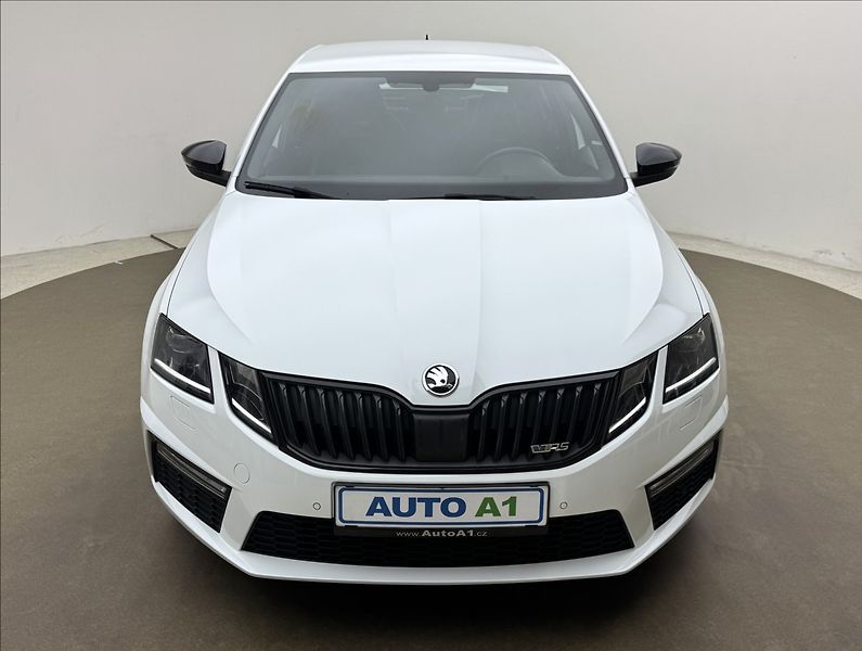 Škoda Octavia 2,0 135kW RS CHALLENGE 1MAJ ČR - fotka 2 z 43