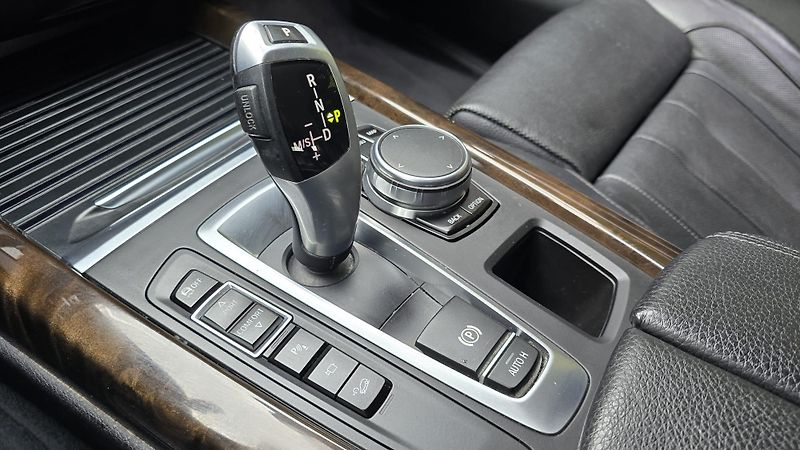 BMW X5 (2017) - fotka 14 z 18
