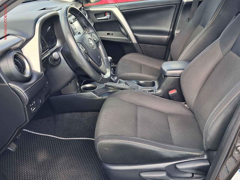 Toyota RAV4 (2014) 2.2 D-4D 4x4, ČR, AC, TZ - fotka 9 z 22