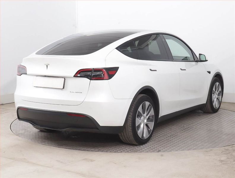 Tesla Model Y (2023) Long Range AWD 79kWh, SoH 92% - fotka 5 z 21