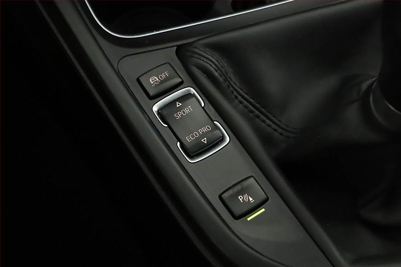 BMW Řada 3 (2016) 320 d, Navi, Tempomat - fotka 14 z 20