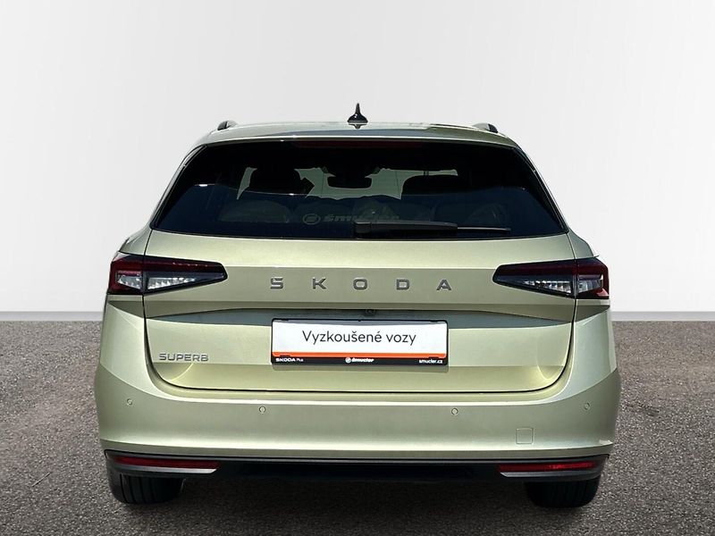 Škoda Superb SELECTION - fotka 17 z 27