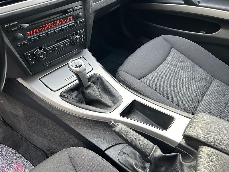 BMW Řada 3 320i  - fotka 49 z 51
