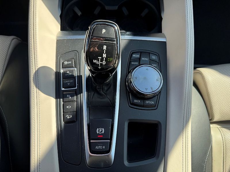 BMW X6 (2014) 4.4 V8 (449k) xDrive50i - fotka 40 z 51