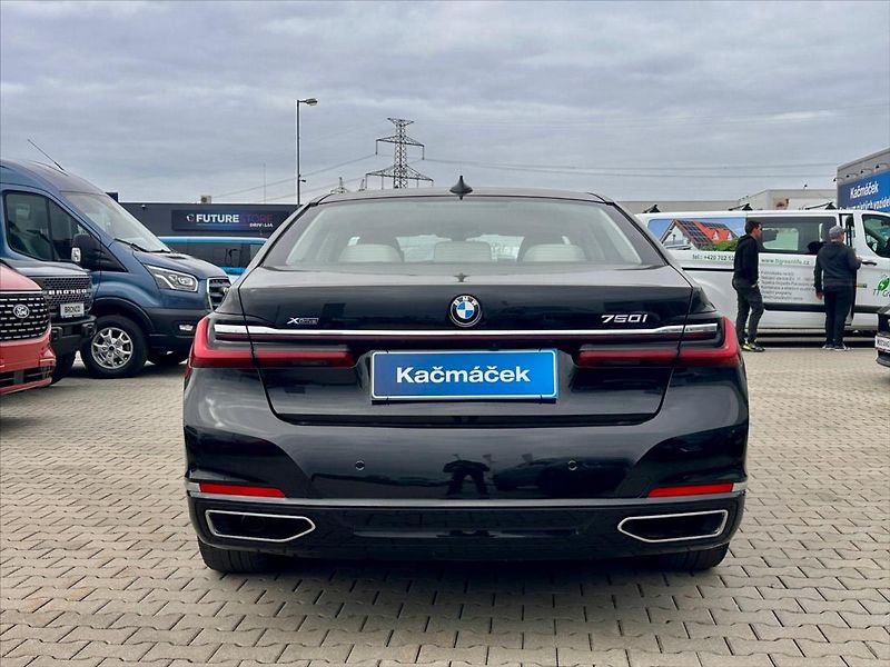 BMW Řada 7 4,4 750i xDrive 390 kW DPH - fotka 4 z 40