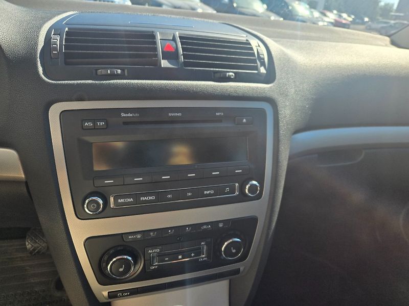 Škoda Octavia (2012) 2.0 TDI STK,Nová spojka - fotka 11 z 27